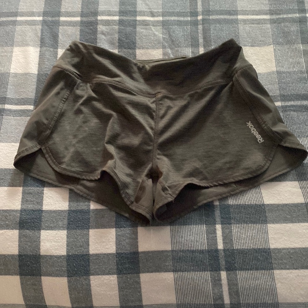 Reebok gray gym shirts , xs